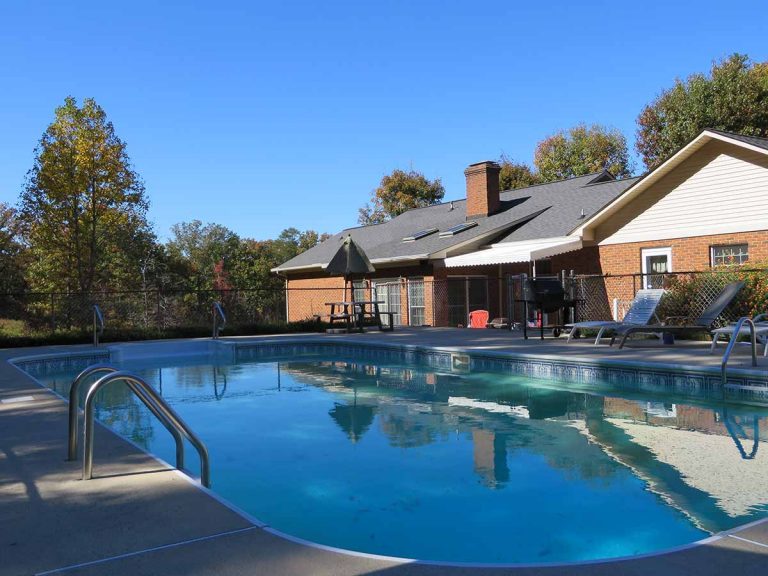 womensrecovery-house1-pool-768x576